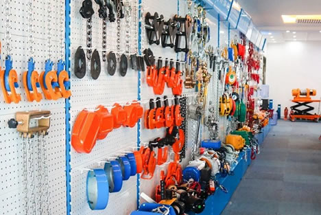 高鵬機(jī)械積極開展掃雪除冰活動(dòng)